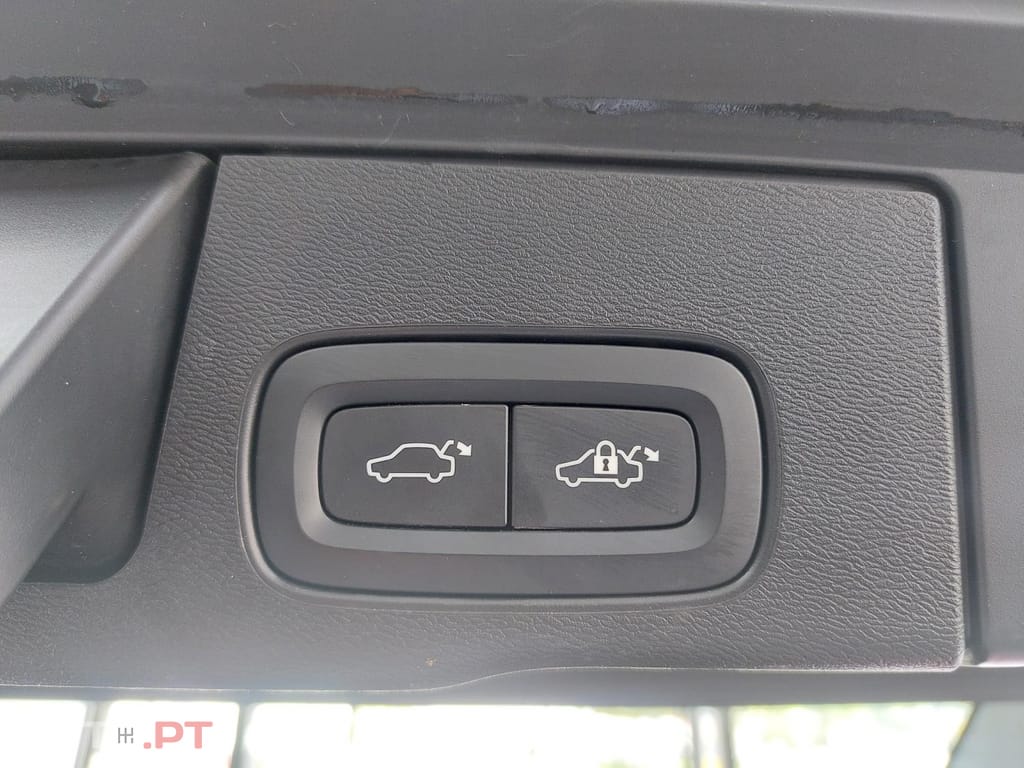 Volvo XC60 2.0 T8 PHEV Momentum AWD