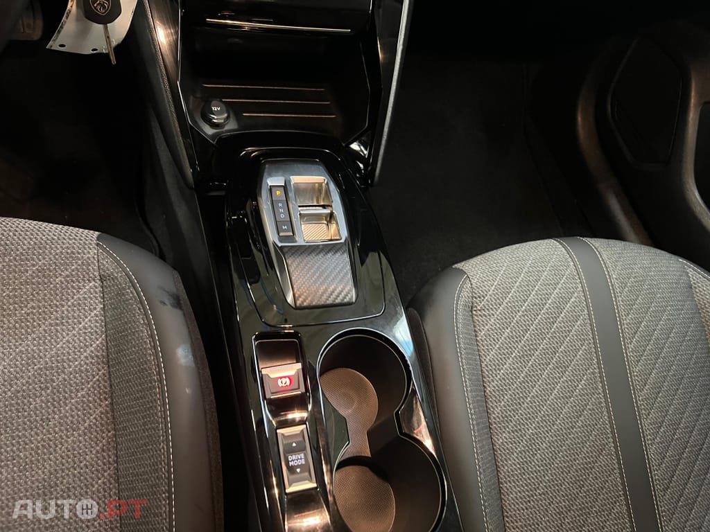 Peugeot 208 1.2 Hybrid Allure e-DCS6