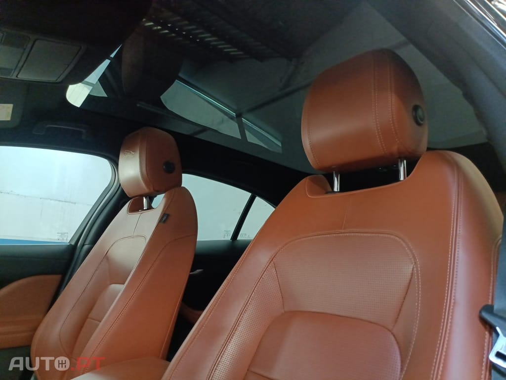 Jaguar I-Pace EV400 R-Dynamic SE AWD