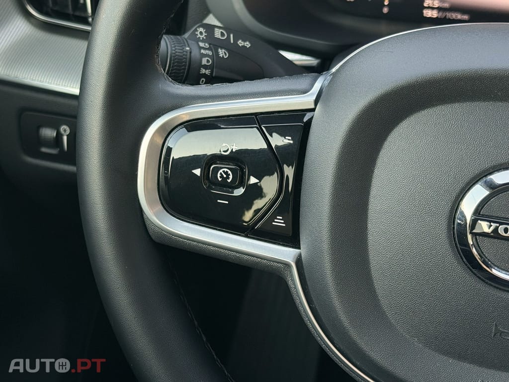 Volvo XC60 2.0 T6 PHEV R-Design AWD