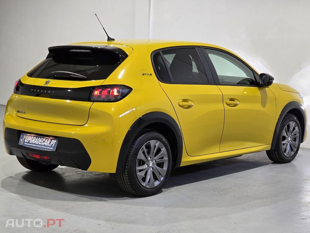 Peugeot E-208 50 kWh Style