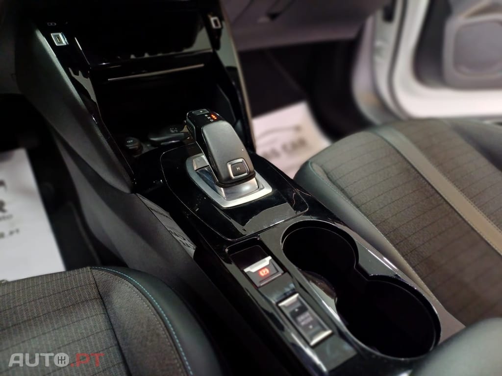 Peugeot 2008 1.2 PureTech Allure EAT8