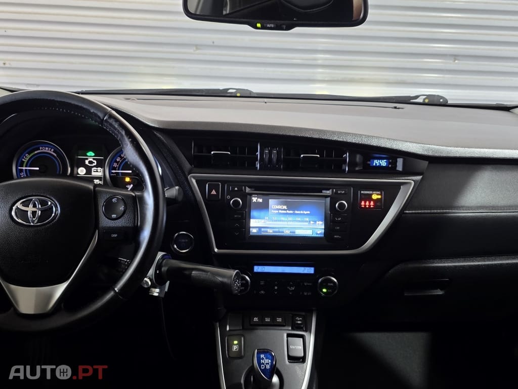 Toyota Auris Touring Sports 1.8 HSD Exclusive - Adaptada A Pessoas Com Mobilidade Reduzida