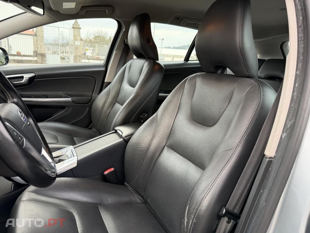 Volvo V60 D6 Plug-In-Hybrid AWD Geartronic Pure Limited