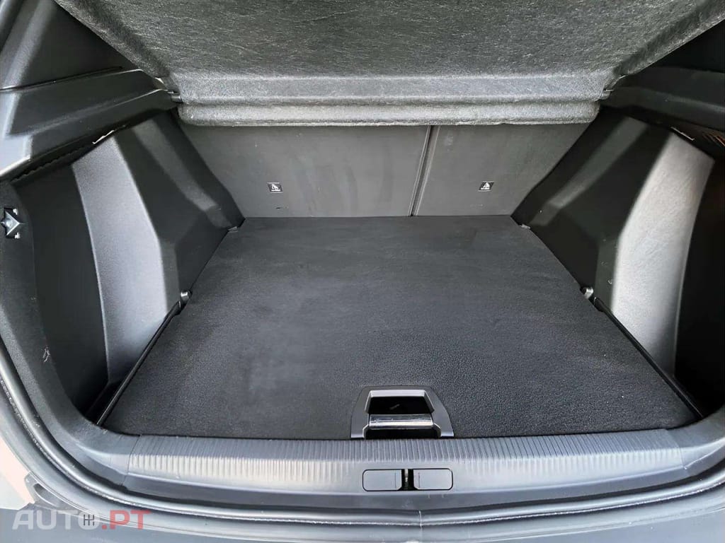 Peugeot E-2008 50 kWh Allure Pack