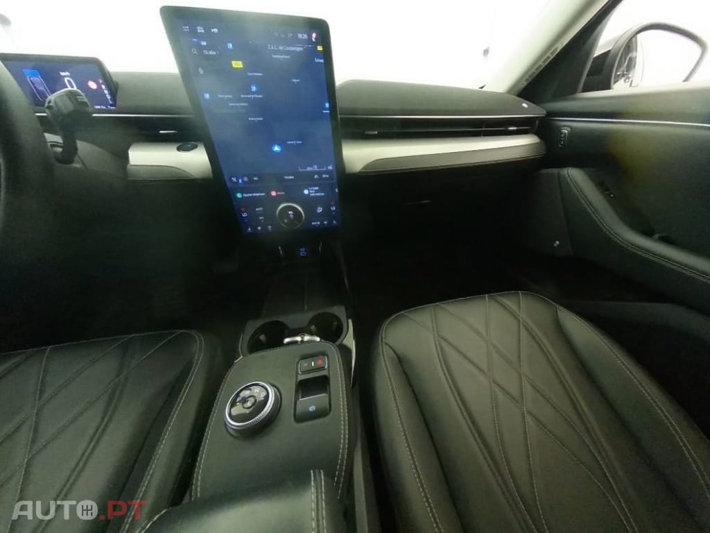 Ford Mustang Mach-E 75.7 kWh Base