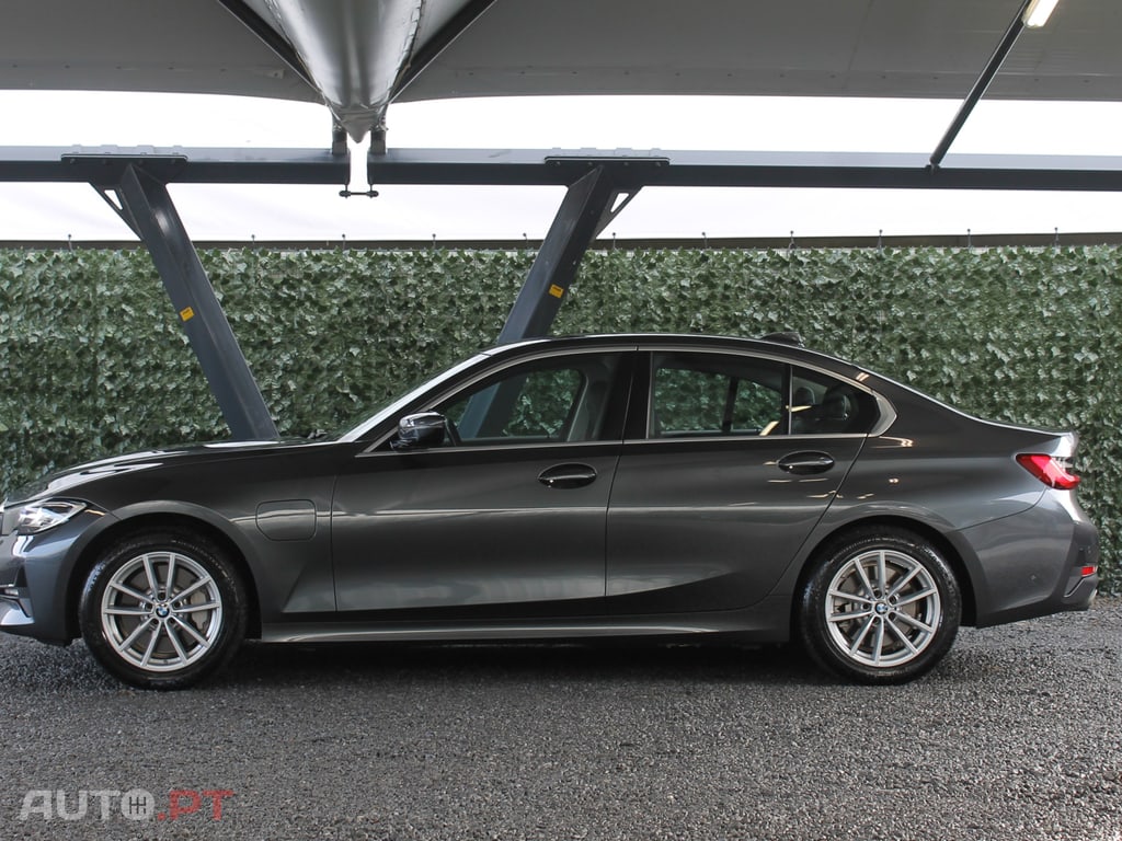 BMW 330 e Line Sport Auto