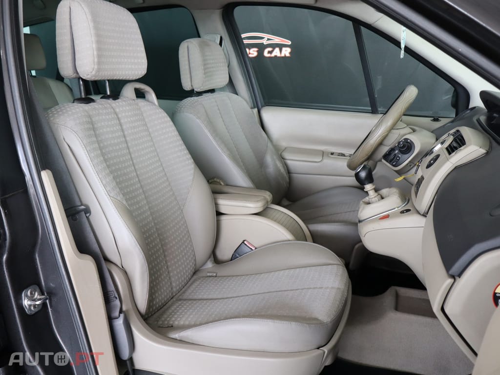 Renault Grand Scénic 1.5 dCi Dynamique S 7L.