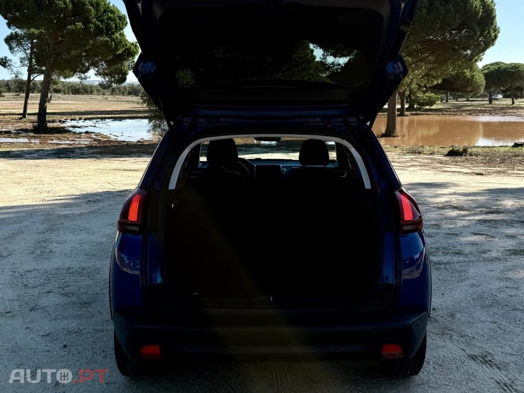 Peugeot 2008 1.2 PureTech Signature