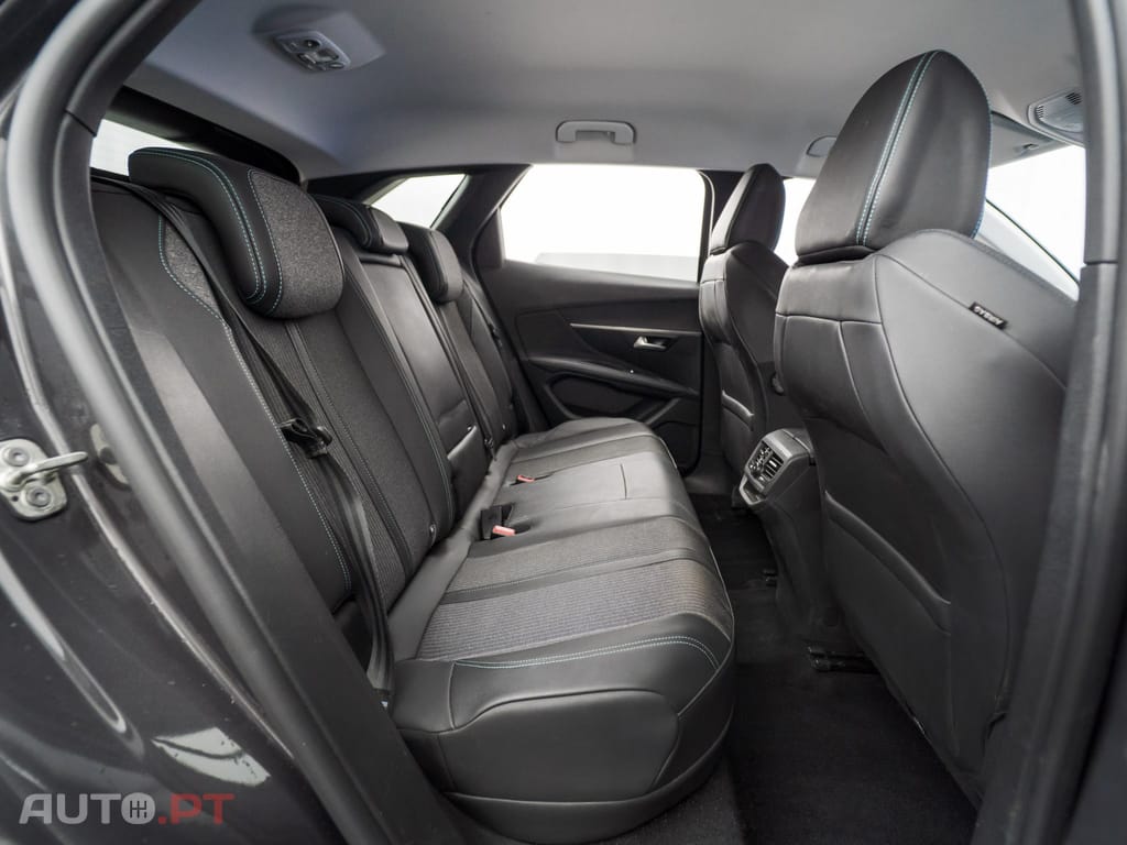 Peugeot 3008 1.6 Hybrid Allure e-EAT8