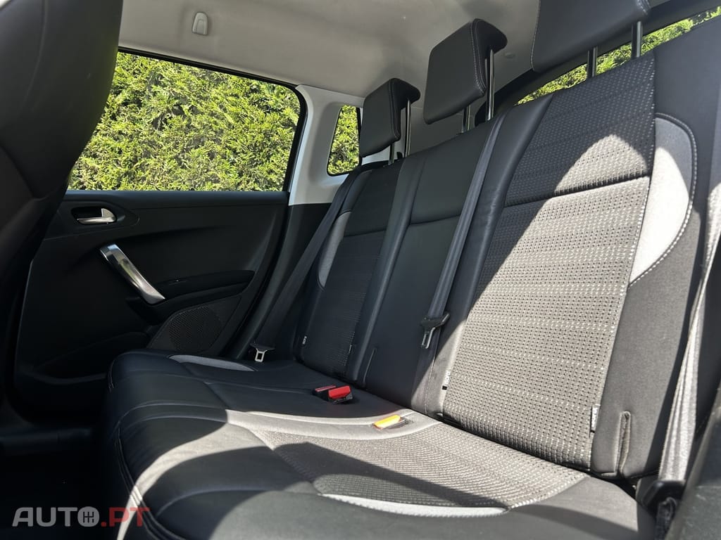 Peugeot 2008 1.6 e-HDi Allure