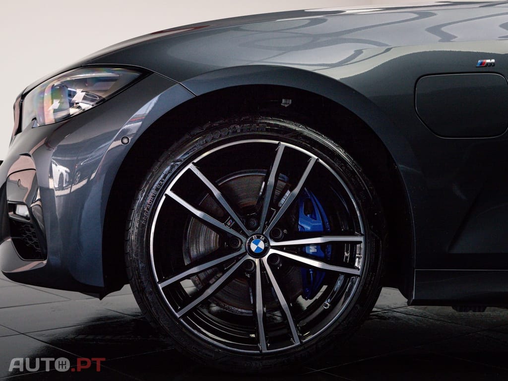 BMW 330 e Touring Pack M Auto