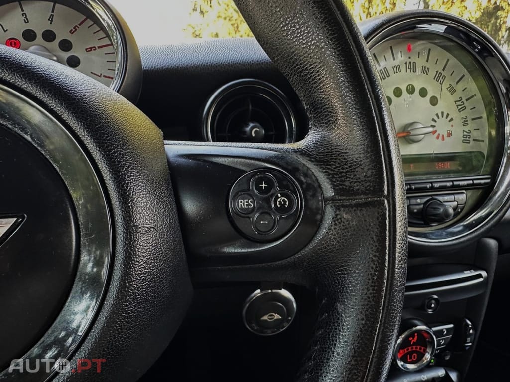 MINI Cooper Cooper D