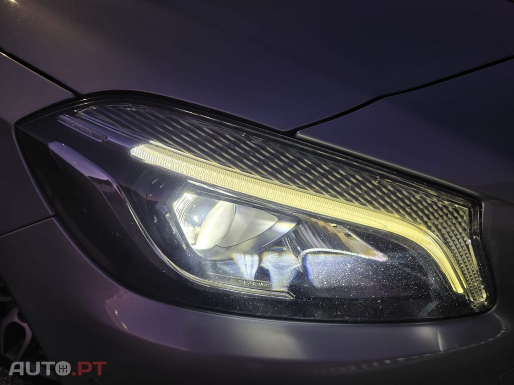 Mercedes-Benz 180 Mercedes-Benz Classe A 180 AMG Line (122cv)