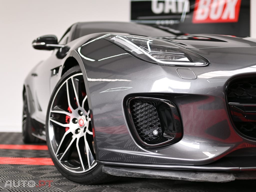 Jaguar F-Type 2.0 i4 Chequered Flag