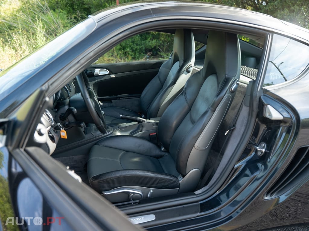 Porsche Cayman 2.7