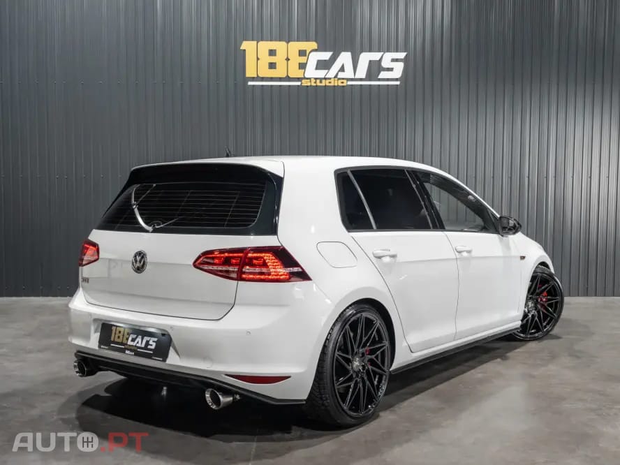 Volkswagen Golf GTI Performance BlueMotion DSG