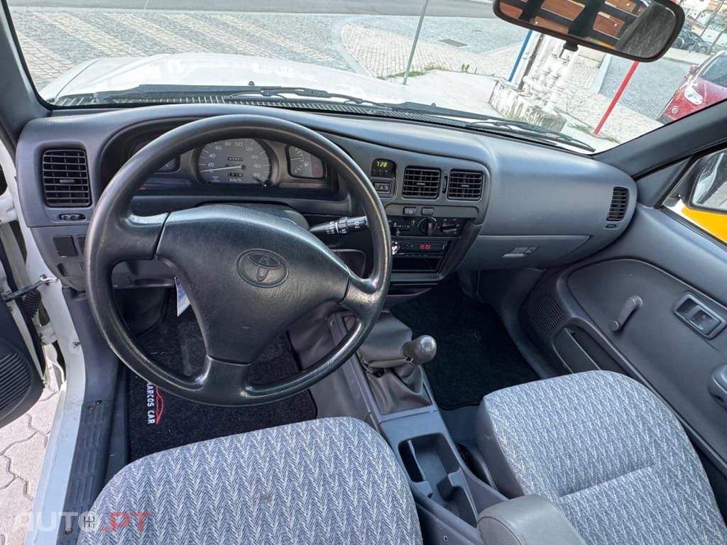 Toyota Hilux 2.5 4x4 2 lugares