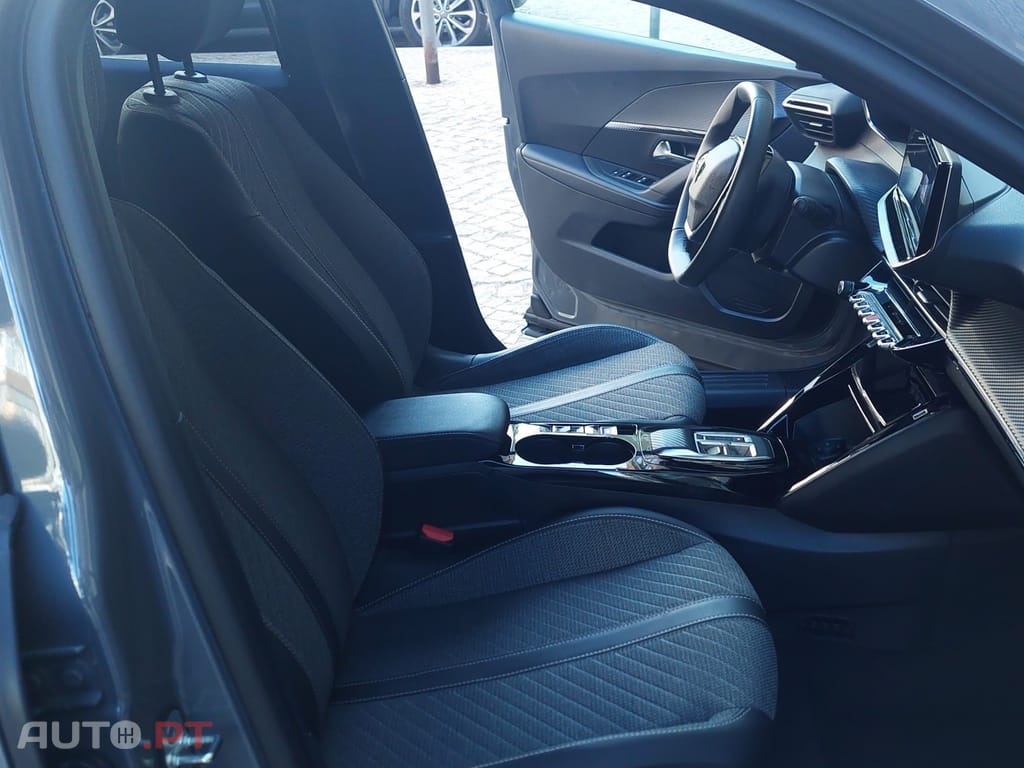 Peugeot E-2008 54 kWh Allure