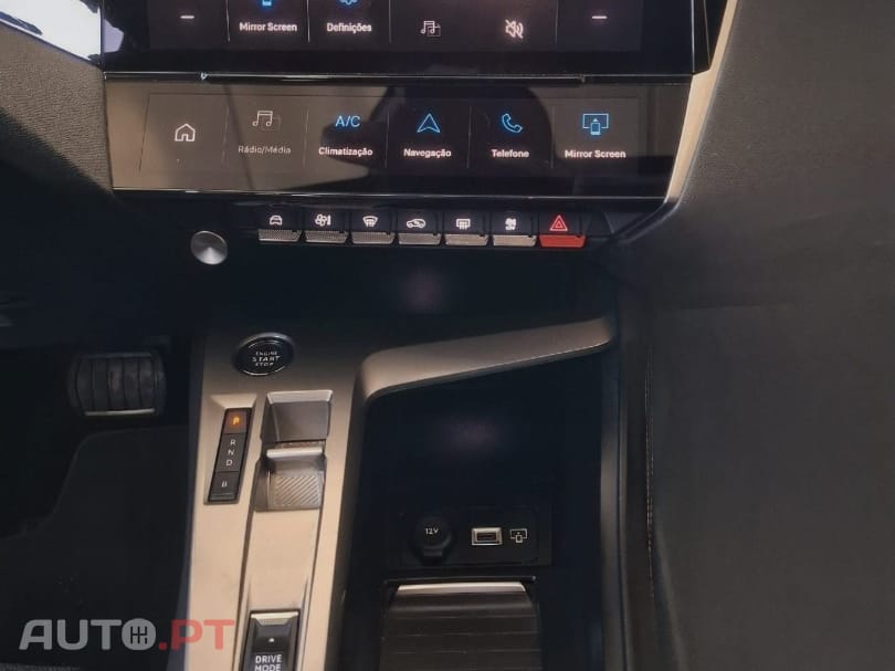 Peugeot 408 Plug-In Hybrid 180 e-EAT8 Allure