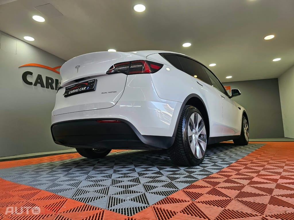 Tesla Model Y Long Range Dual Motor