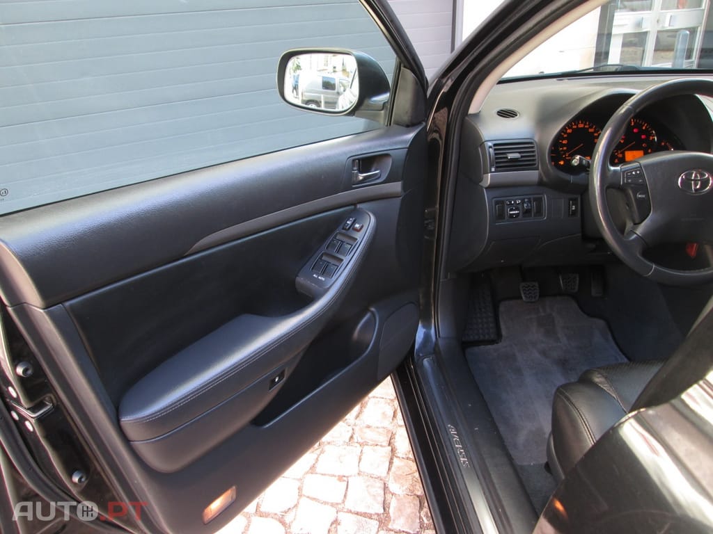 Toyota Avensis 2.0 D-4D Sol+GPS