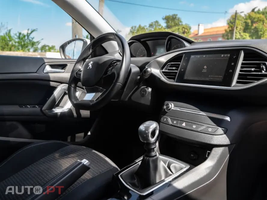 Peugeot 308 1.5 BlueHDi Business Line
