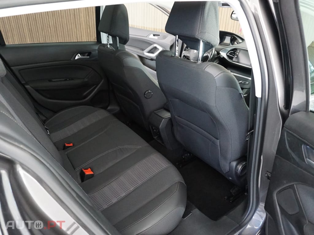 Peugeot 308 1.2 PureTech Allure Full LED