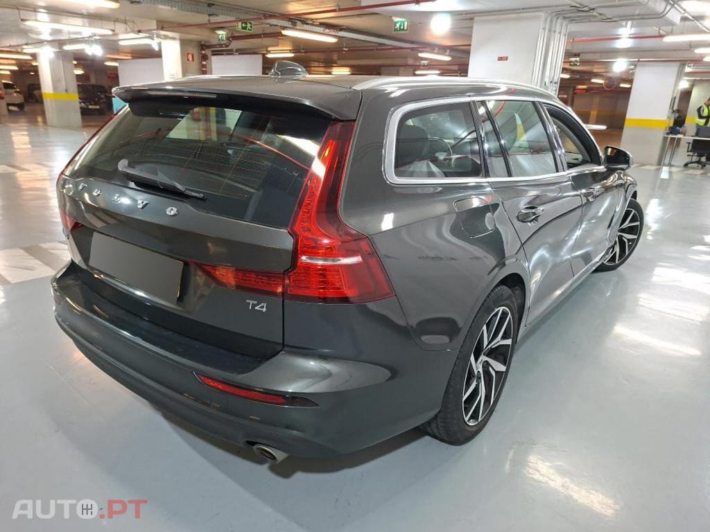 Volvo V60 2.0 T4 Momentum Plus