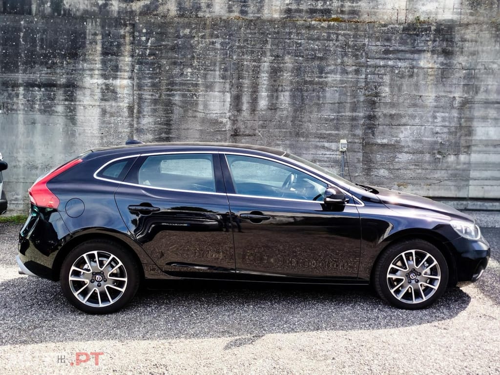 Volvo V40 2.0 D4 R-Design