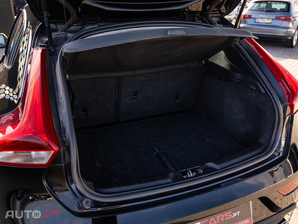 Volvo V40 2.0 D3 Momentum