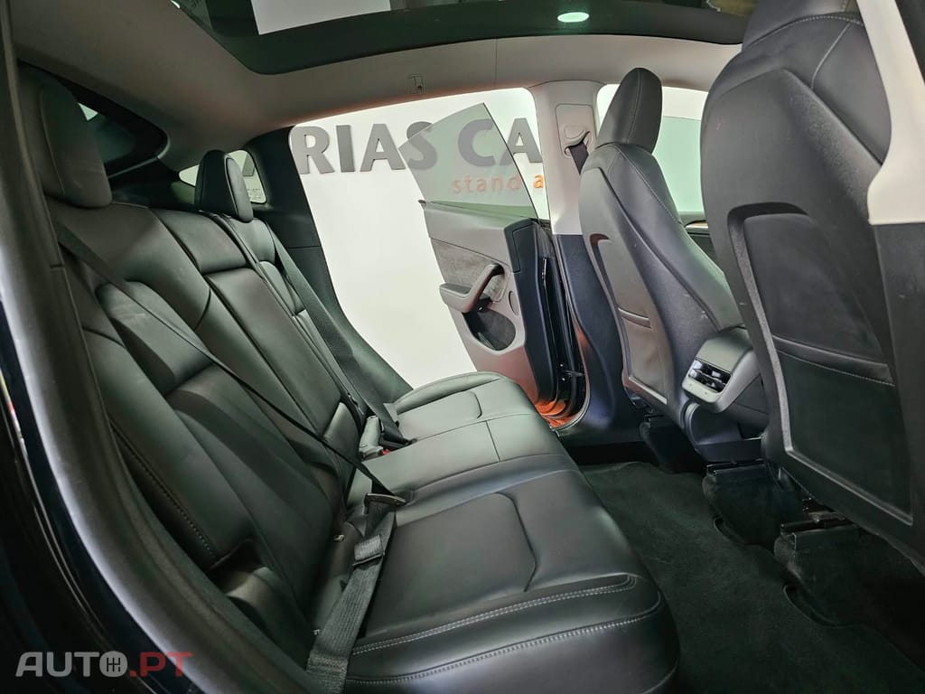 Tesla Model Y Standard Long Range RWD