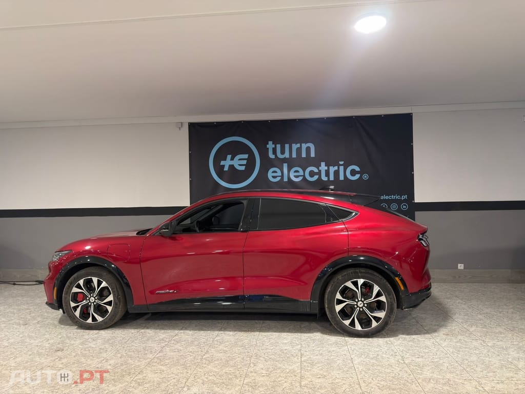 Ford Mustang Mach-E Alargada