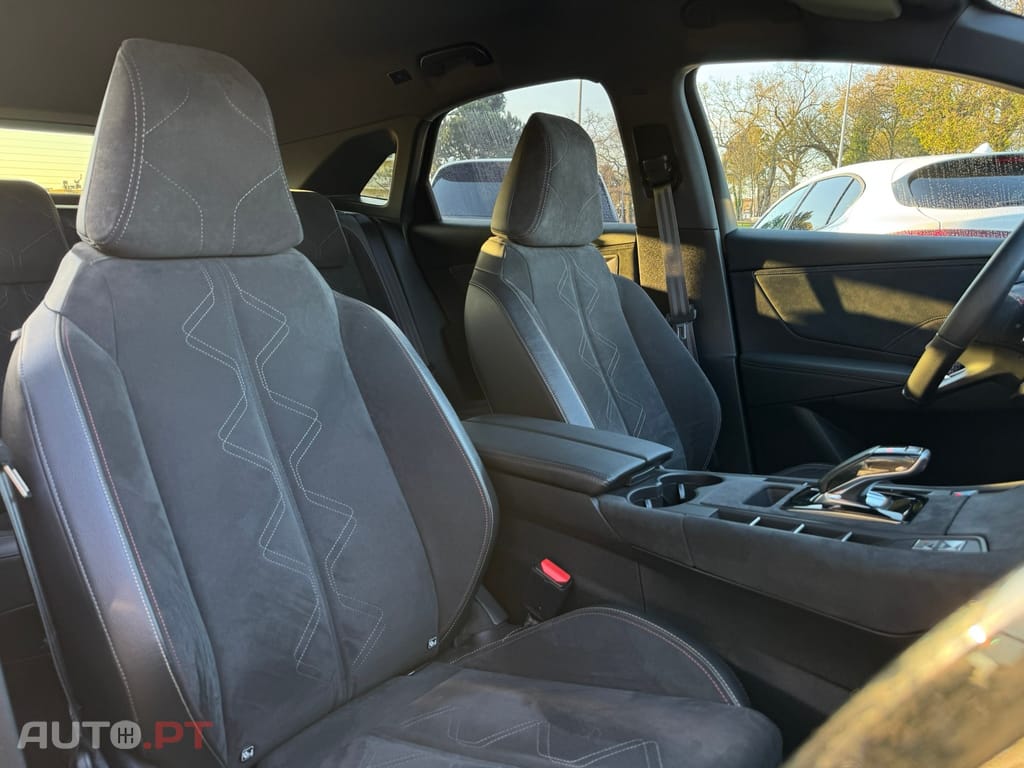 DS DS7 Crossback E-Tense Performance Line EAT8