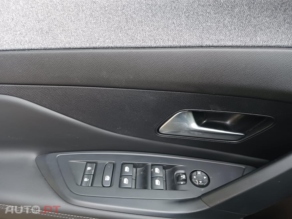 Peugeot 408 1.2 Hybrid Allure e-DCS6