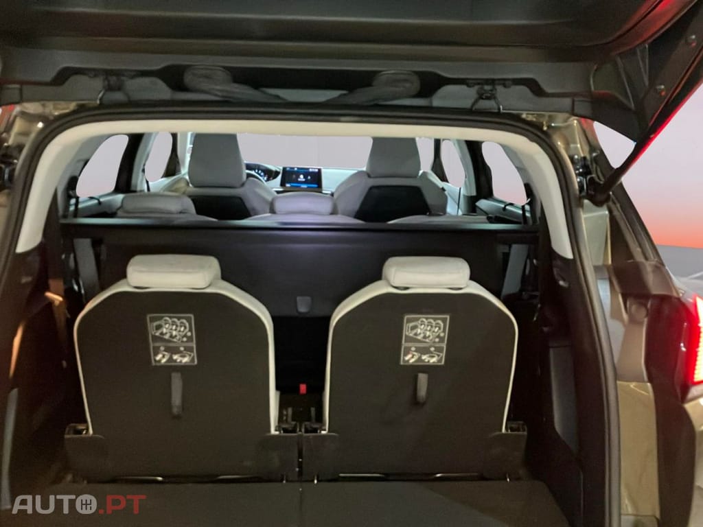 Peugeot 5008 1.2 PureTech Allure EAT8