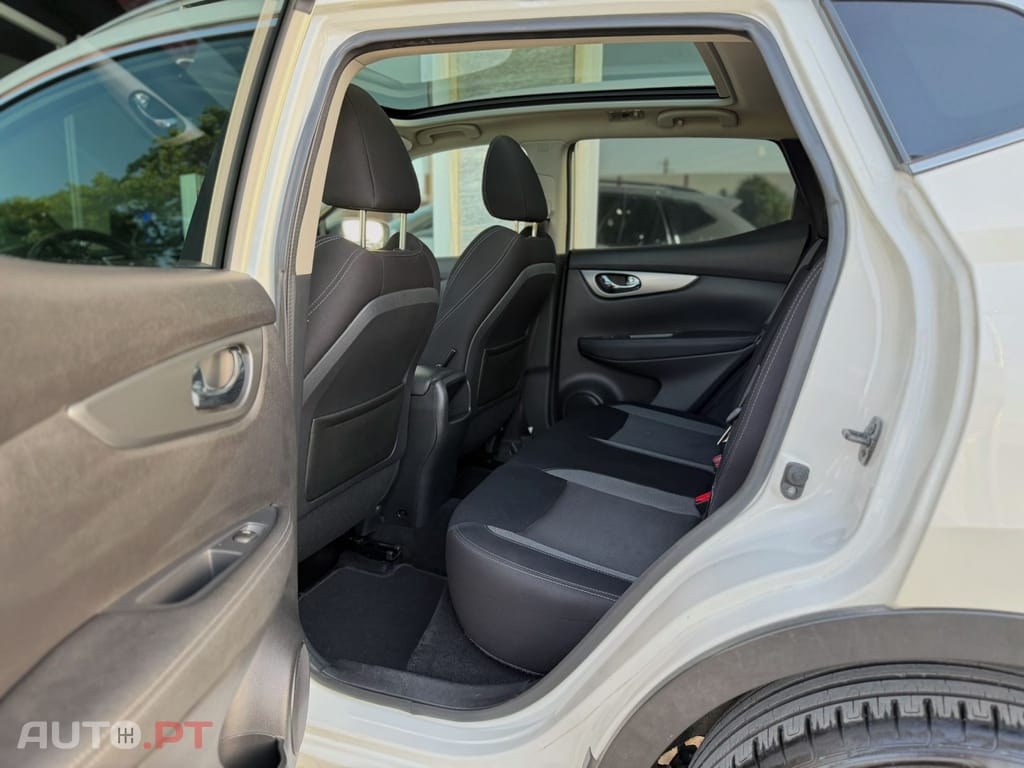 Nissan Qashqai 1.5 dCi N-Connecta J18