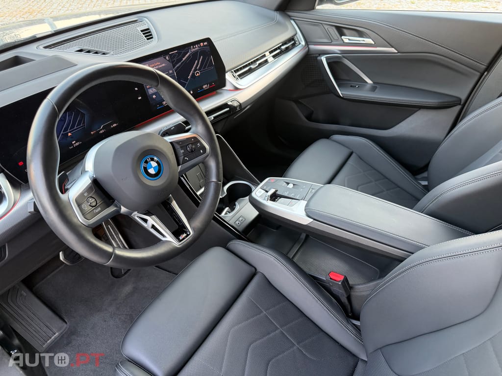 BMW iX2 eDrive20 Pack Desportivo M — fotografia 12