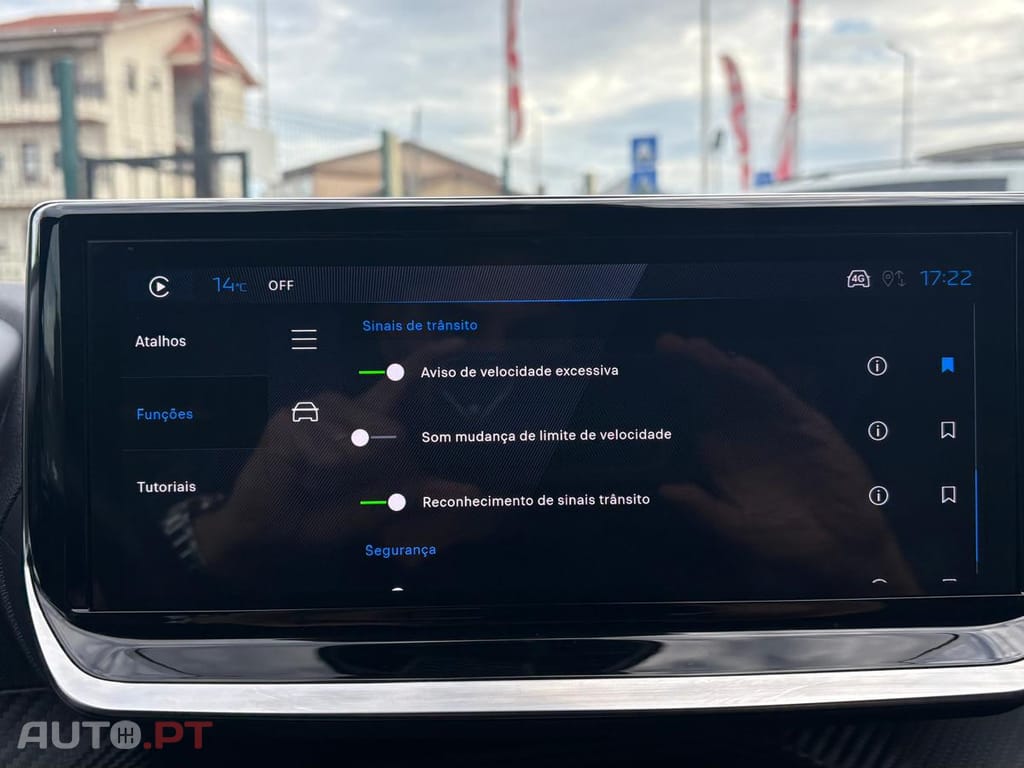 Peugeot E-2008 Allure 54kWH