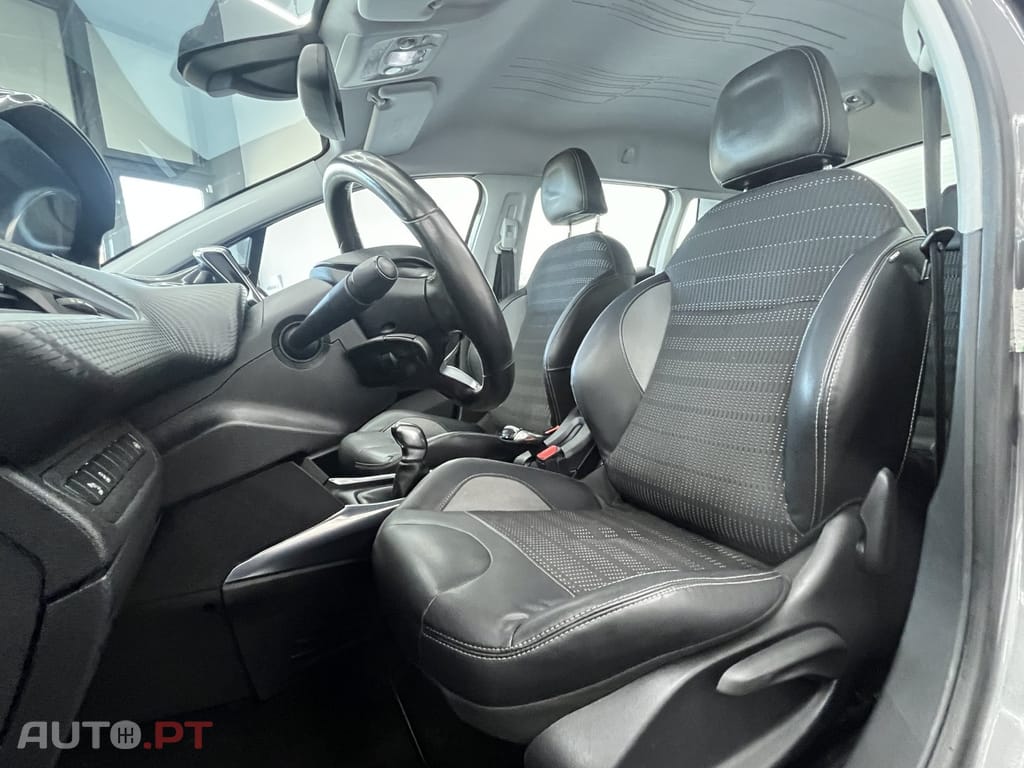 Peugeot 2008 1.2 PureTech Allure
