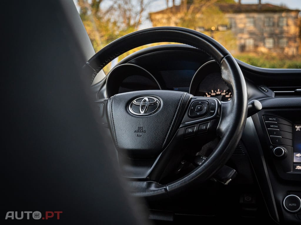 Toyota Avensis 2.0 D-4D Premium