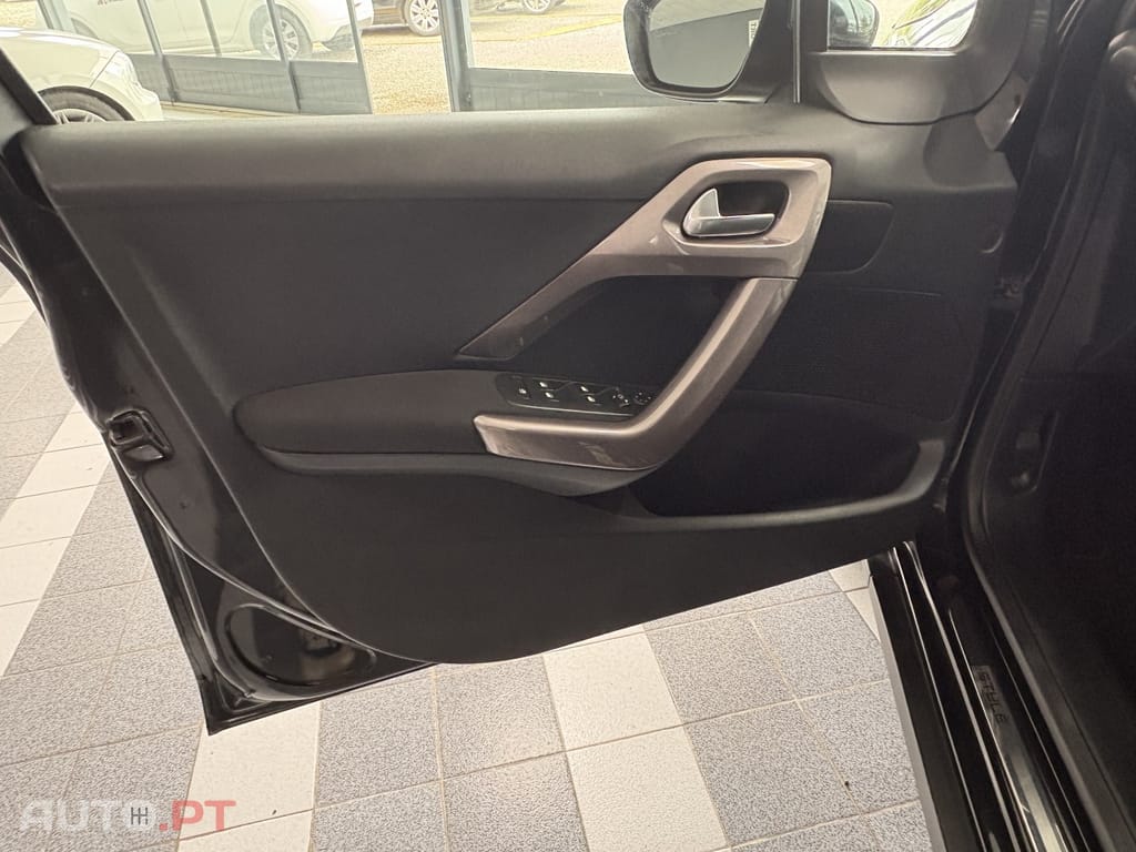 Peugeot 2008 1.2 PureTech Style