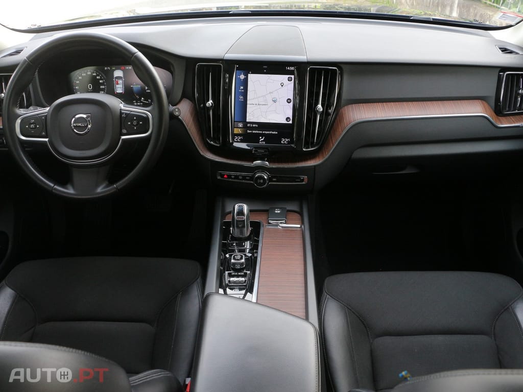 Volvo XC60 2.0 T8 PHEV Momentum AWD