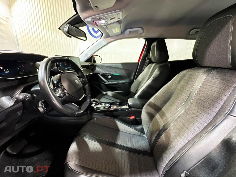 Peugeot E-2008 50 kWh Allure Pack
