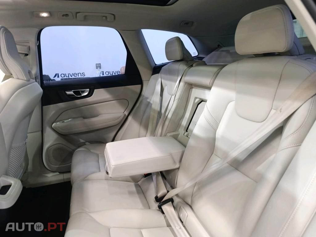 Volvo XC60 2.0 B4 Momentum
