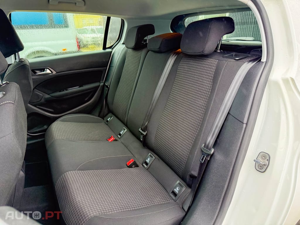 Peugeot 308 1.5 BlueHDi Business Line