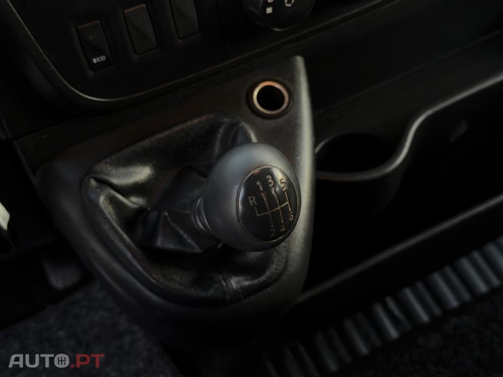 Renault Master 7 L + BASCULA