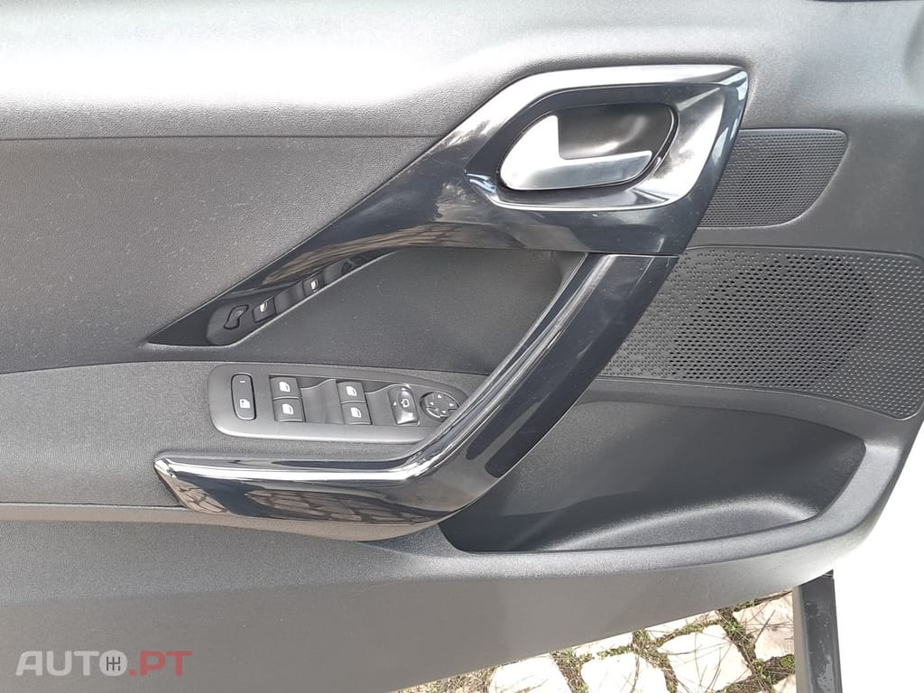 Peugeot 2008 1.5 BlueHDi Signature