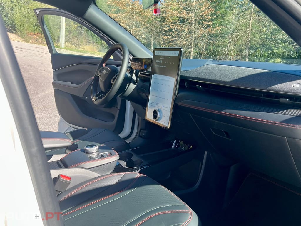 Ford Mustang Mach-E Titanium X Premium