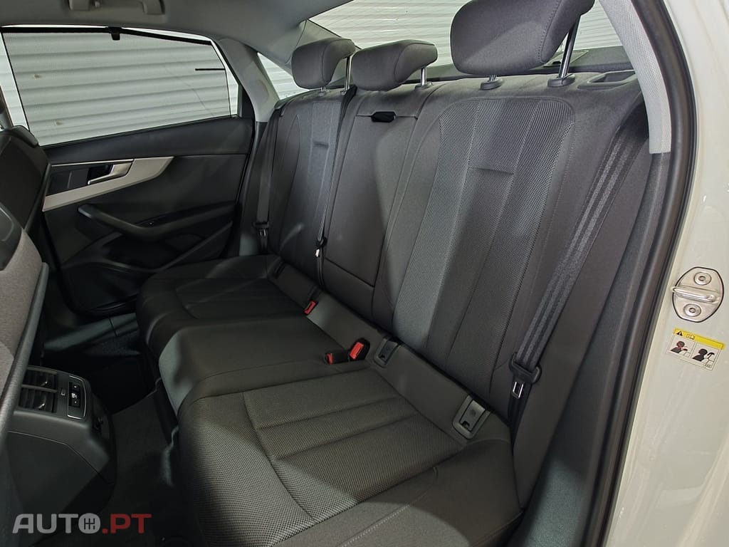 Audi A4 35 TDI S line S tronic